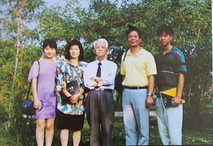 3liu-photo.jpg (55391 bytes)